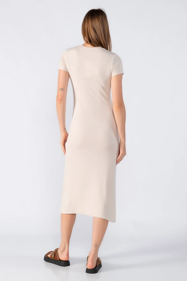 Vestido midi manga curta canelado