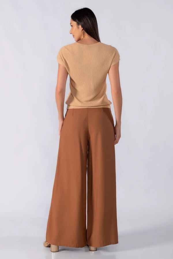 Blusa fluida canelada botões forrados