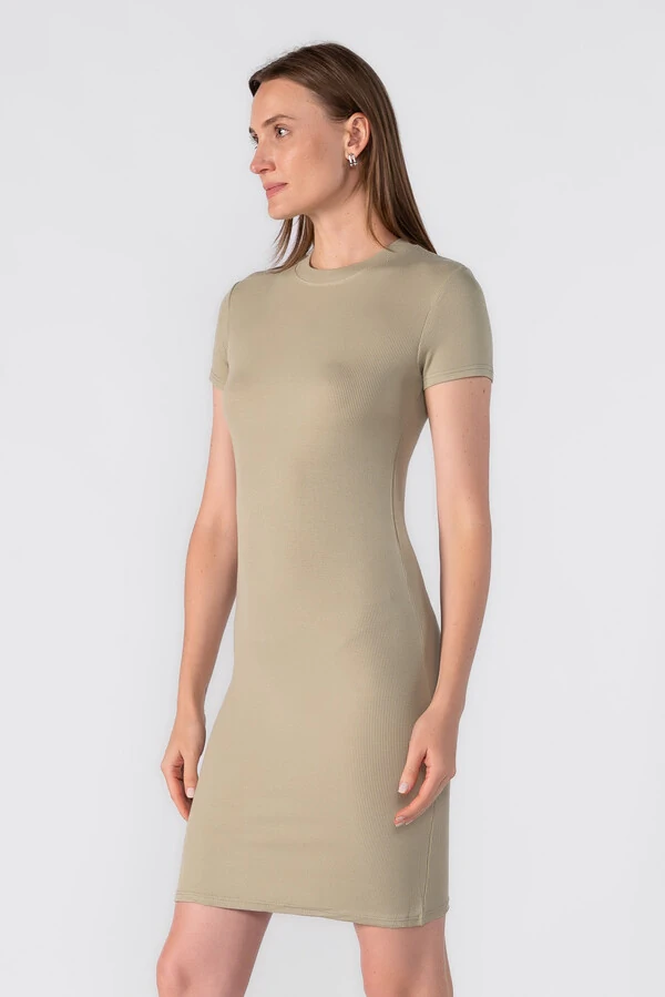 Vestido canelado manga curta