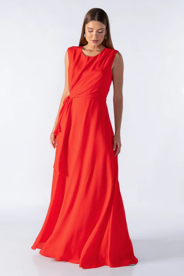 Vestido longo com amarracao na cintura