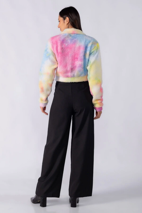 Jaqueta cropped teddy com botoes