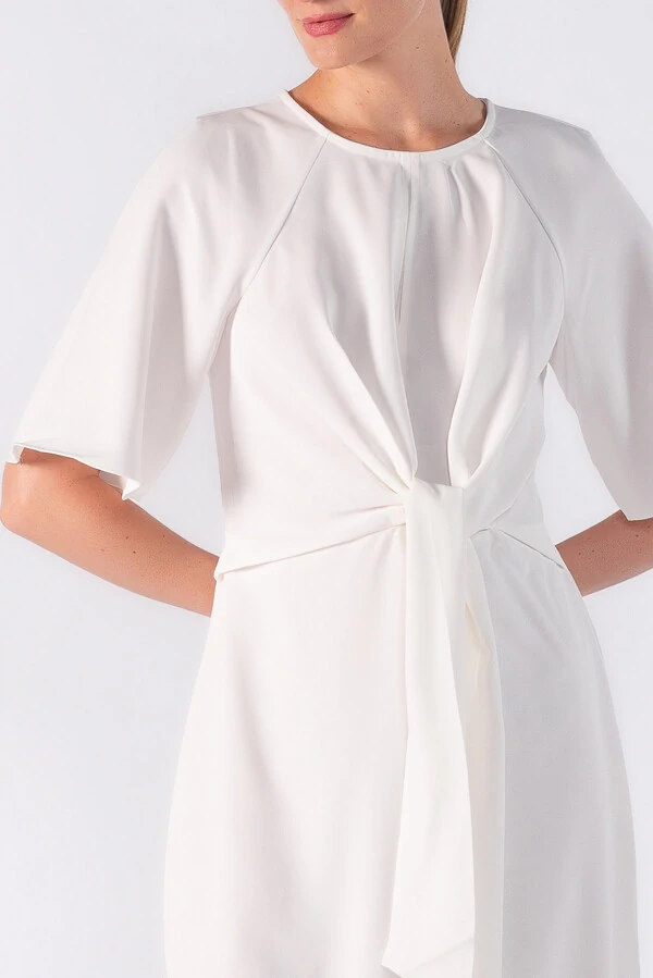 Vestido midi com transpasse na cintura