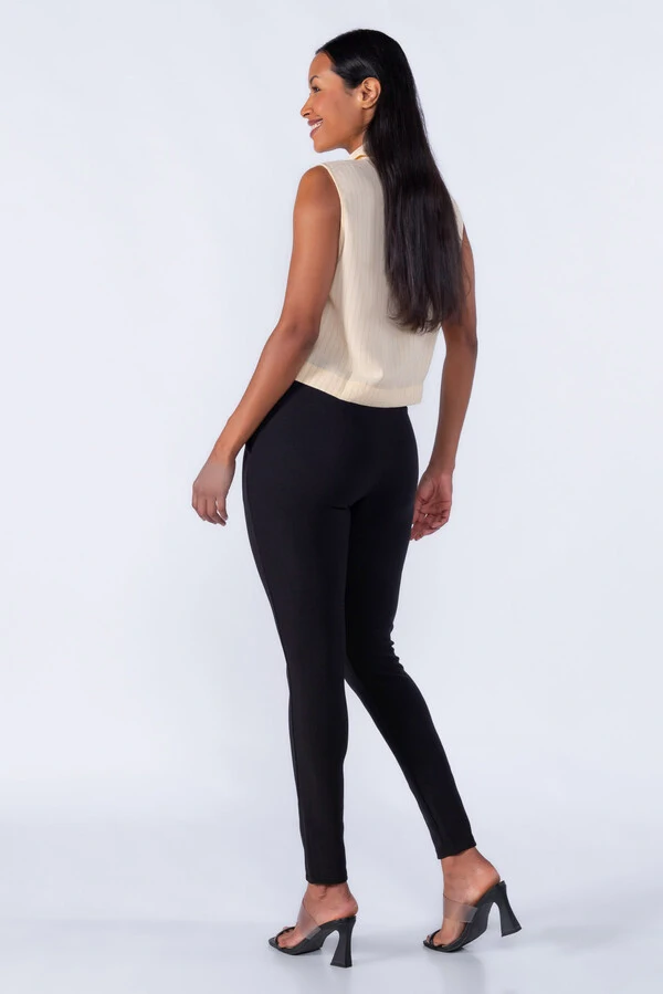 Calça Cenoura Pregas Bolso
