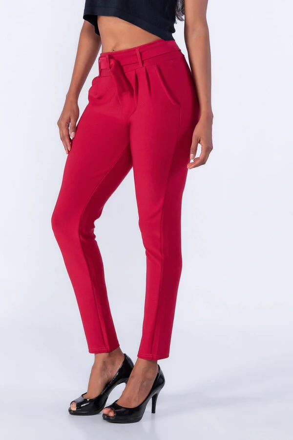 Calça Cenoura Pregas Bolso