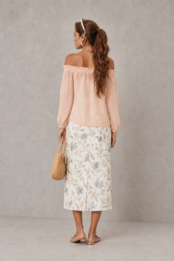 Blusa renda trabalhada ombro a ombro
