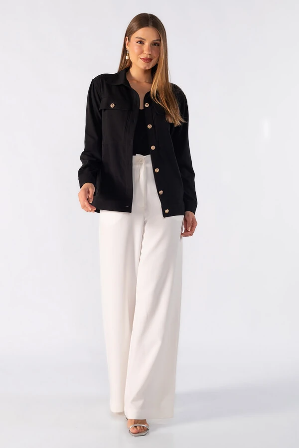 Casaco com bolso e botoes dourados