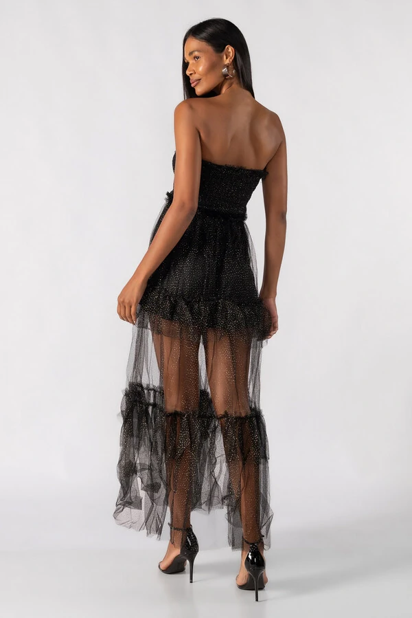 Vestido tomara que caia com tule