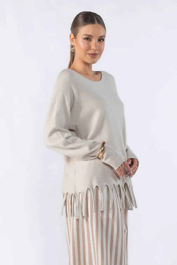 Blusa basica ampla com franja na barra