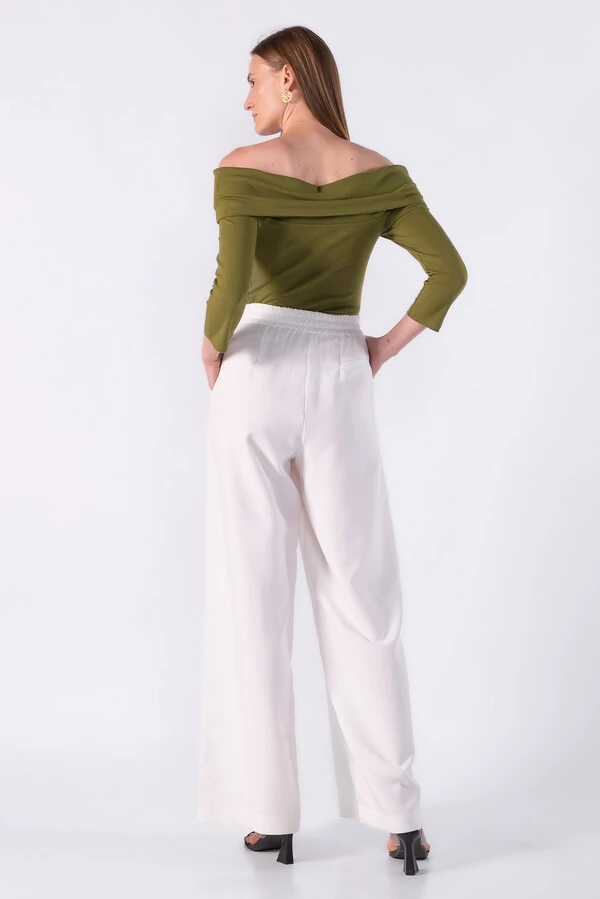 Blusa ombro a ombro detalhe em metal