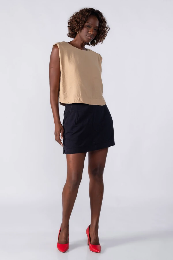 Blusa de alfaiataria com ombreiras