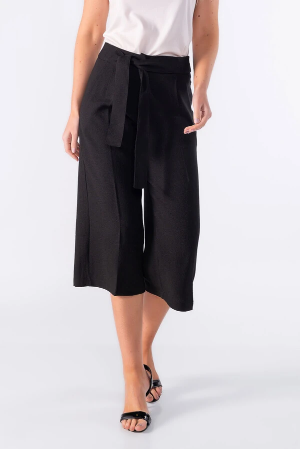 Pantacour crepe com bolsos
