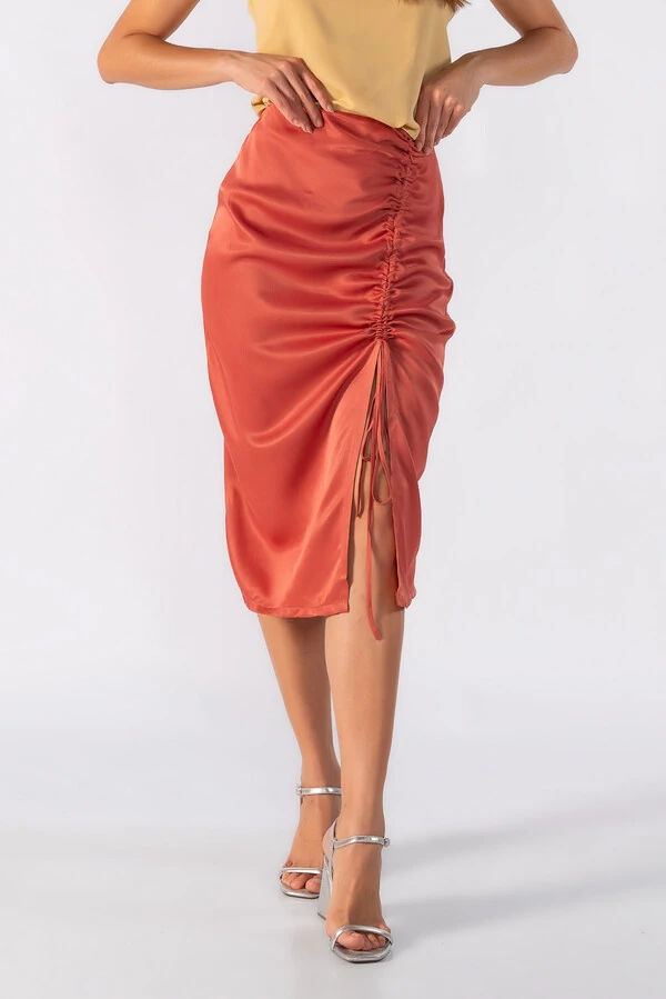 Saia acetinada com amarracao