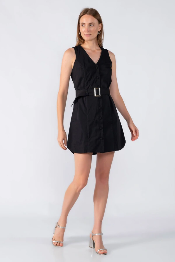 Vestido curto em alfaiataria acinturado