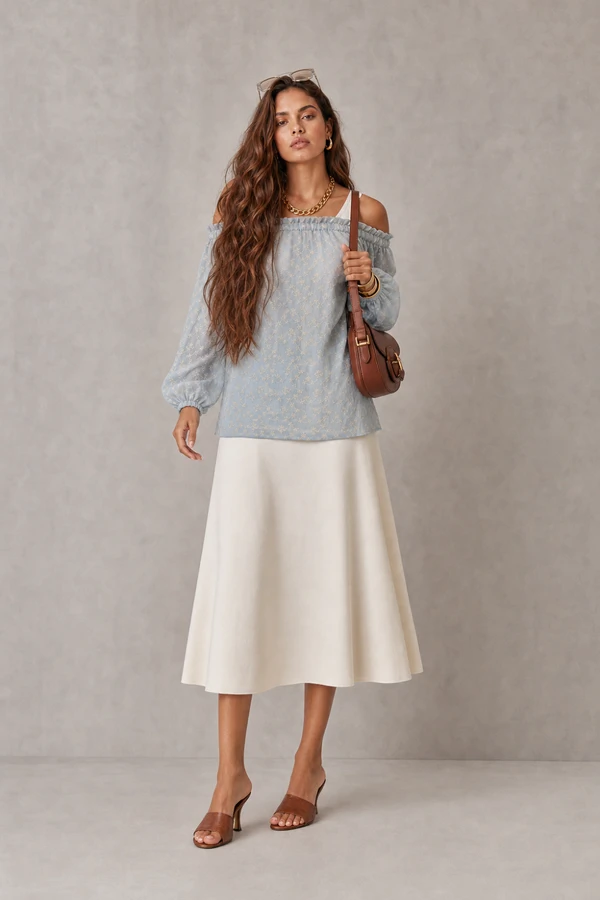 Blusa renda trabalhada ombro a ombro