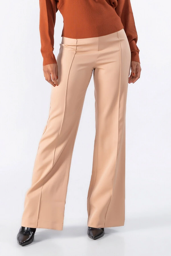 Calca pantalona com recorte frontal