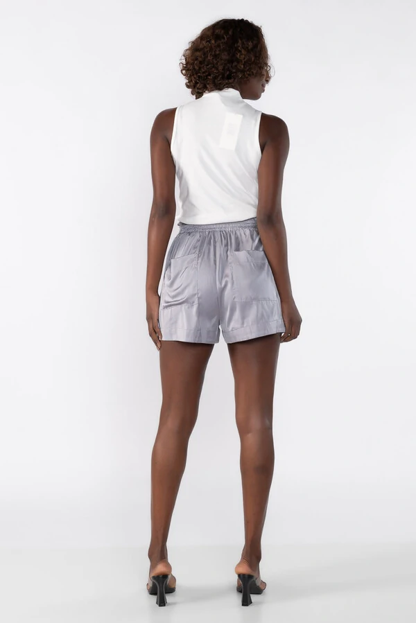 Shorts acetinado com elastico na cintura
