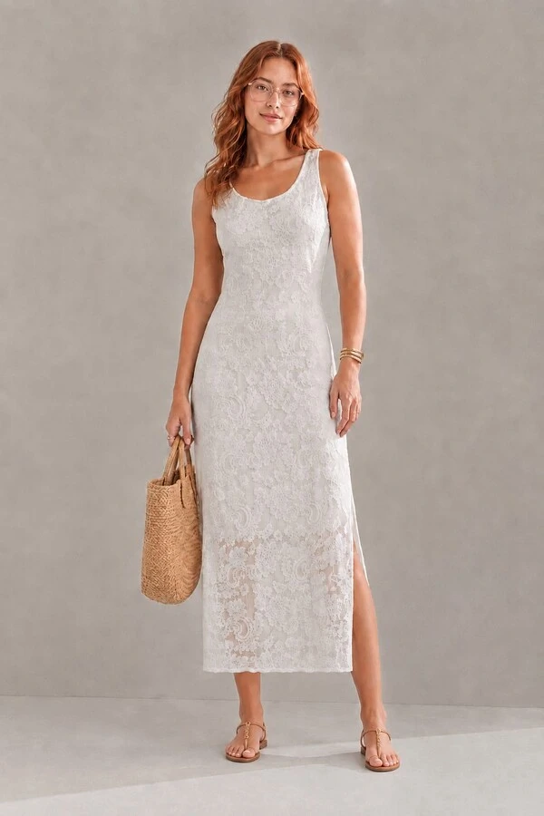 Vestido Midi em Renda