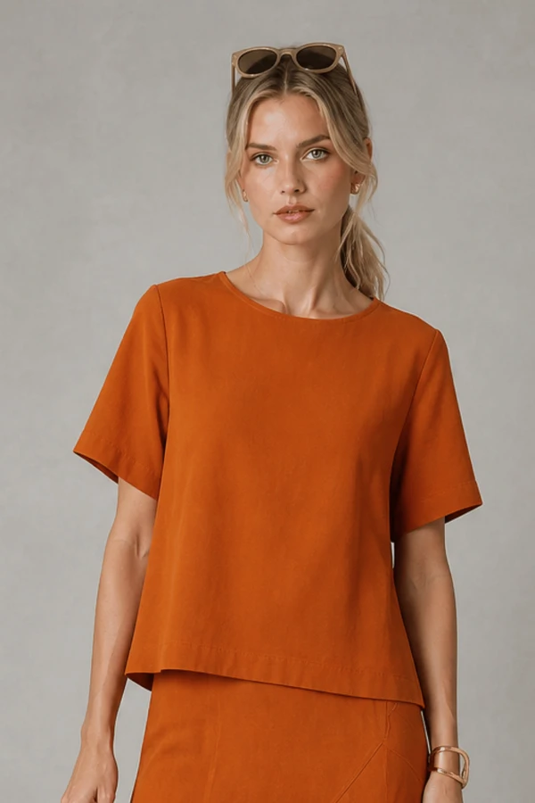 Conjunto saia e blusa com fenda