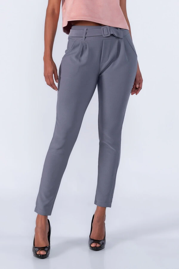 Calça Cenoura Pregas Bolso