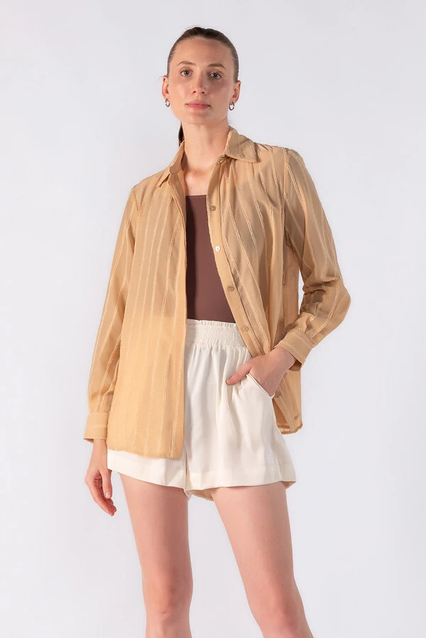 Camisa em chiffon com detalhes em lurex