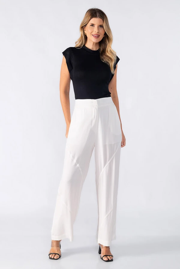 Calca pantalona com detalhes em recortes