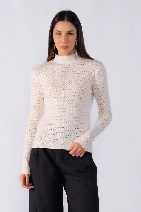 Blusa texturizada gola alta