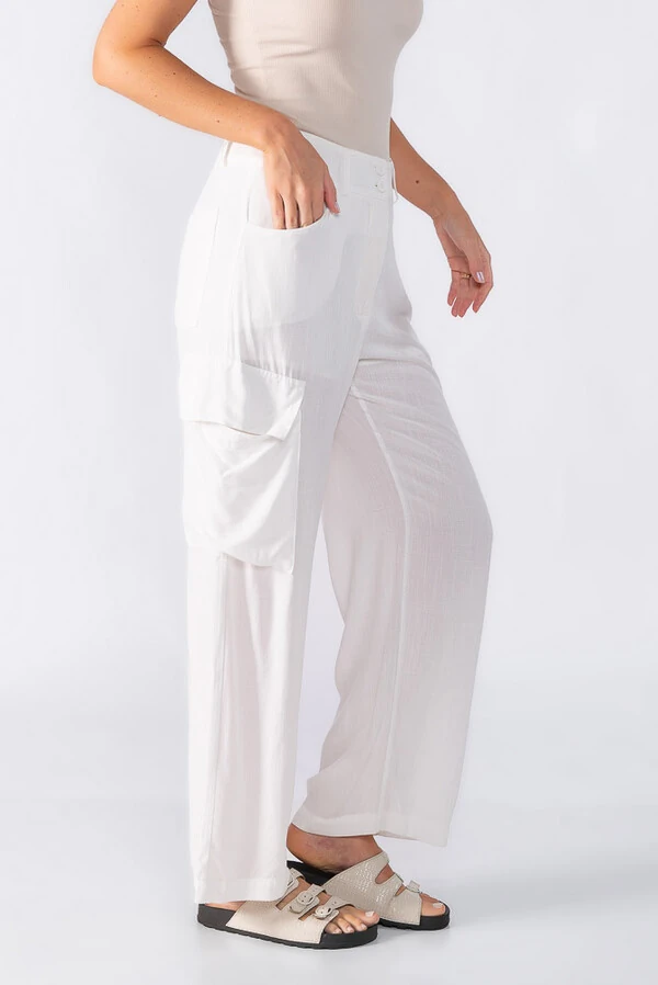 Calca pantalona com cinto e bolsos laterais