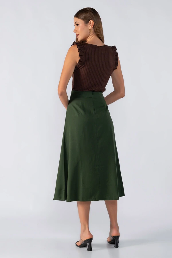 Saia midi evase com detalhes em pregas