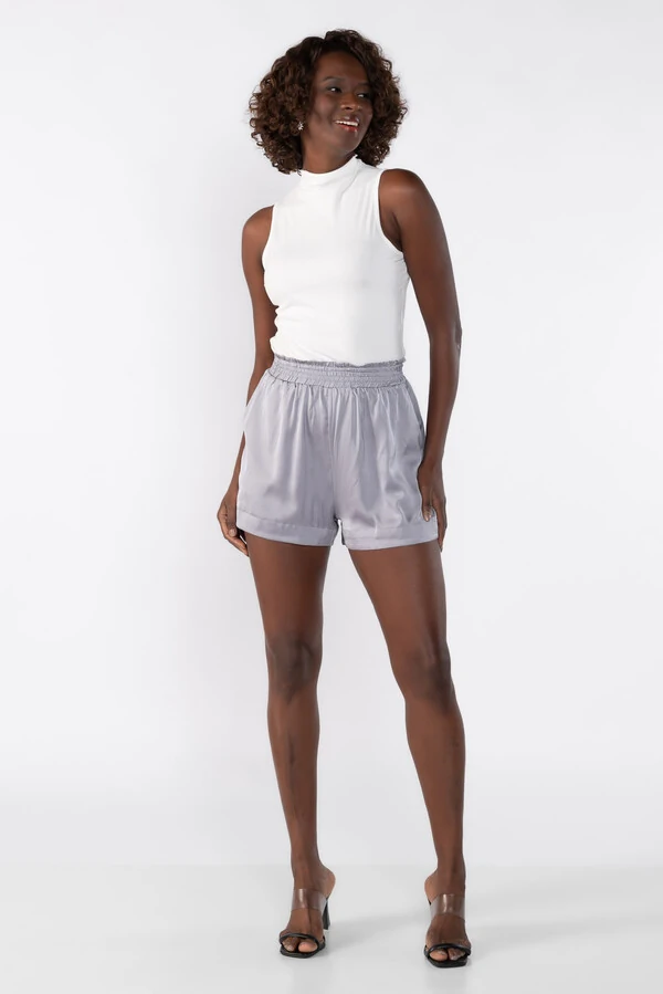 Shorts acetinado com elastico na cintura