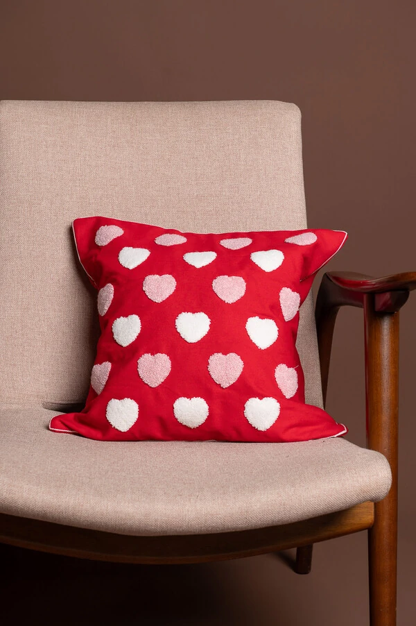 Capa de almofada coracão bordado