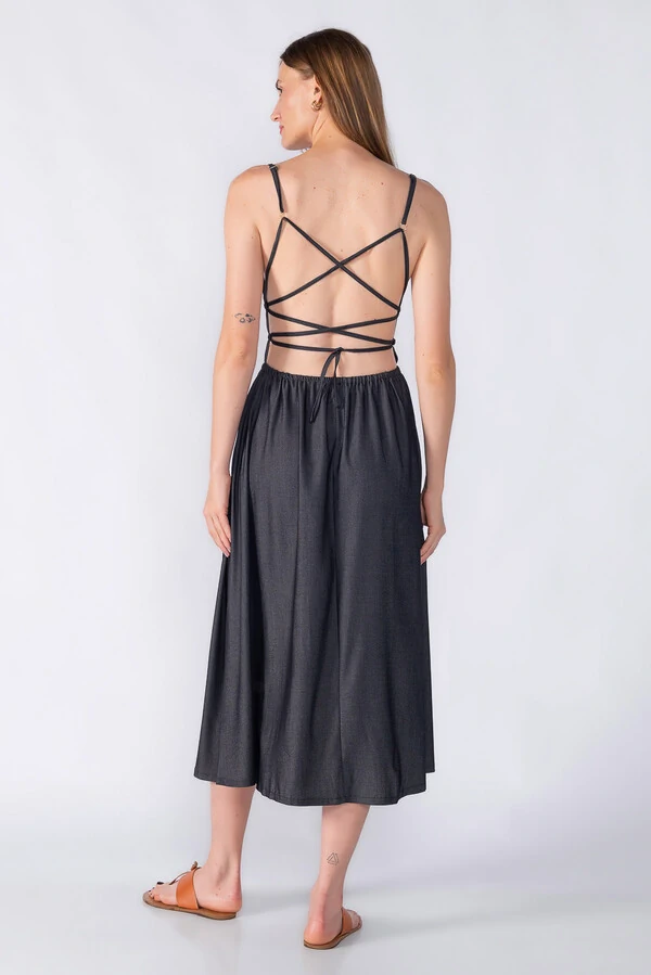 Vestido midi com transpasse nas costas