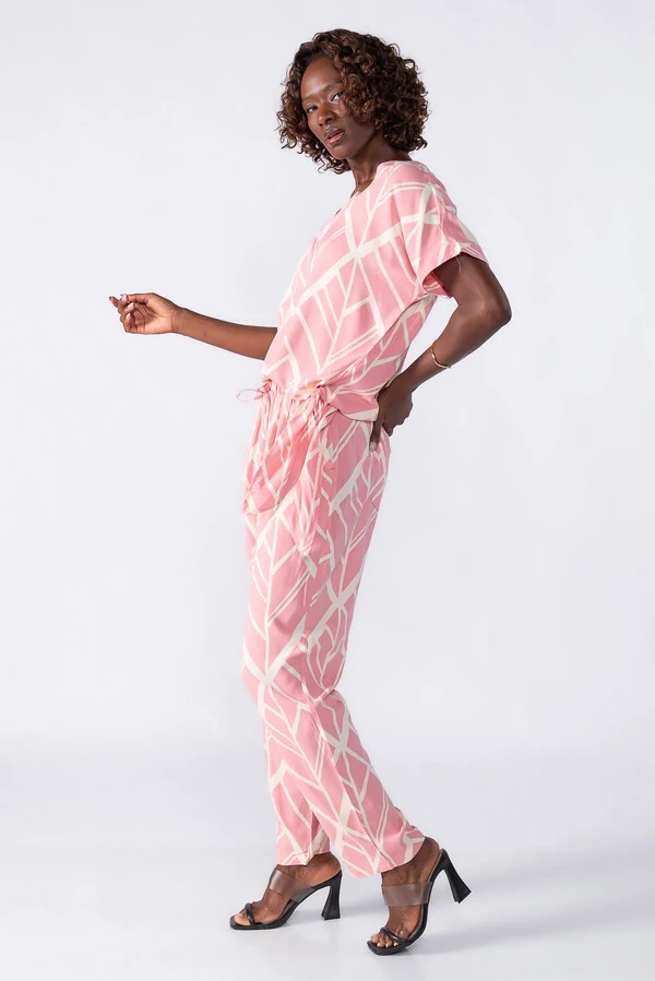 Conjunto calca com elastico e blusa com amarracao lateral