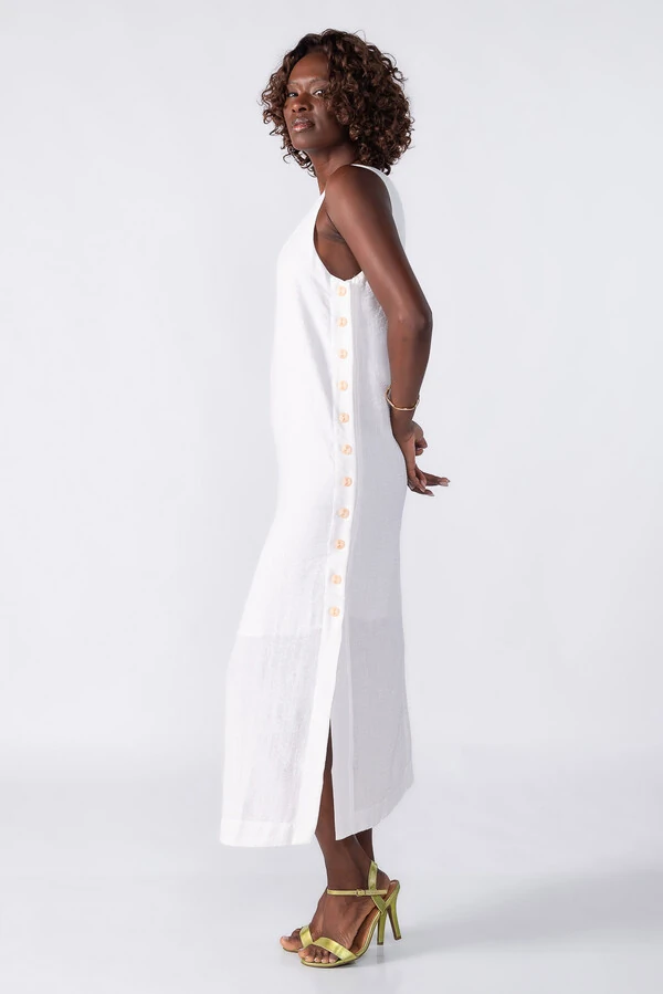 Vestido midi com detalhes em botoes laterais