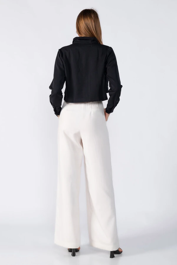 Casaco curto em sarja com recortes