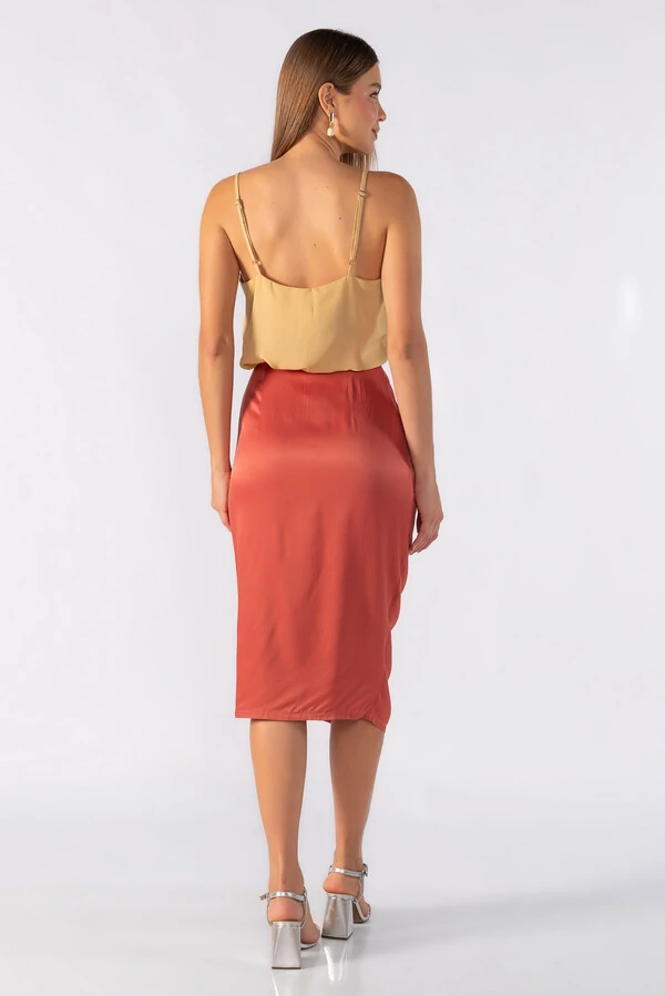 Saia acetinada com amarracao