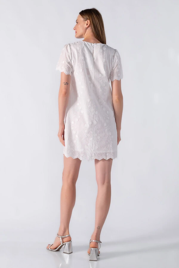 Vestido curto laise com bolsos