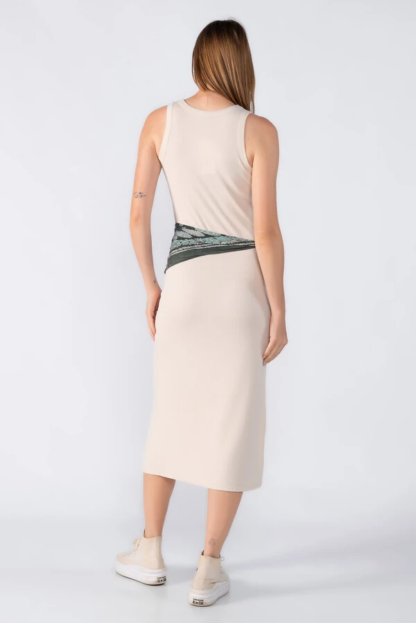 Vestido canelado regata