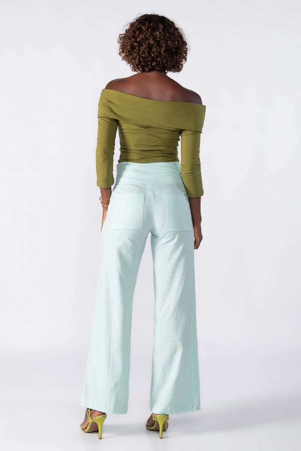 Calca reta com cos largo