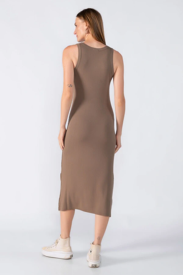 Vestido canelado regata