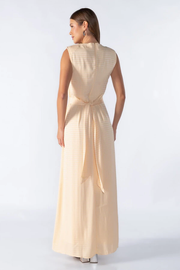 Vestido longo reto com ombreiras