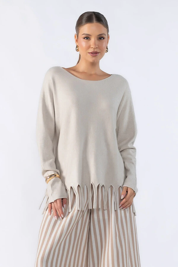Blusa basica ampla com franja na barra