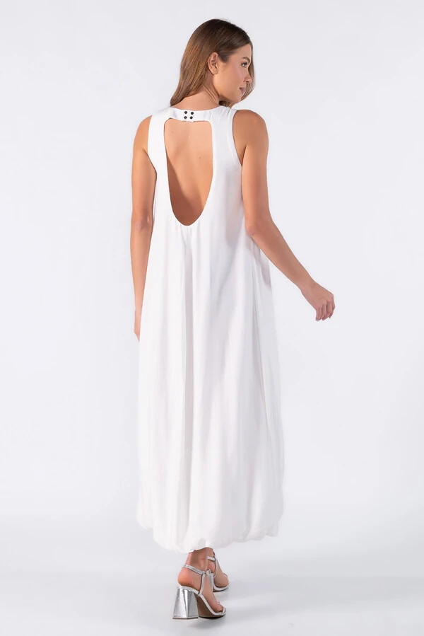 Vestido longo com decote nas costas
