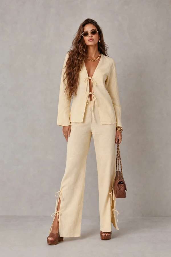 Conjunto blusa e calça com amarração