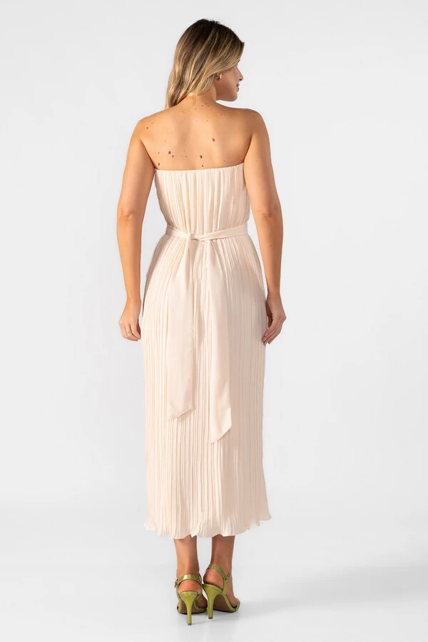 Vestido midi plissado tomara que caia