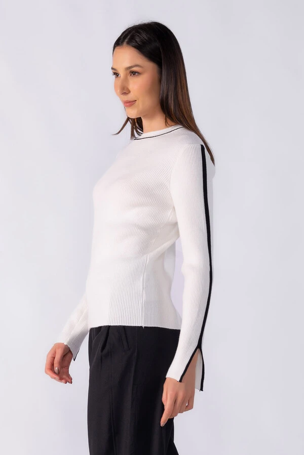 Blusa canelada com listra lateral da manga e gola