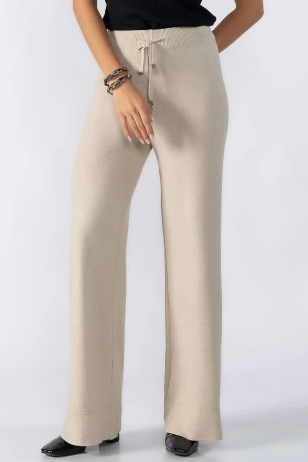 Calça reta leve com amarração
