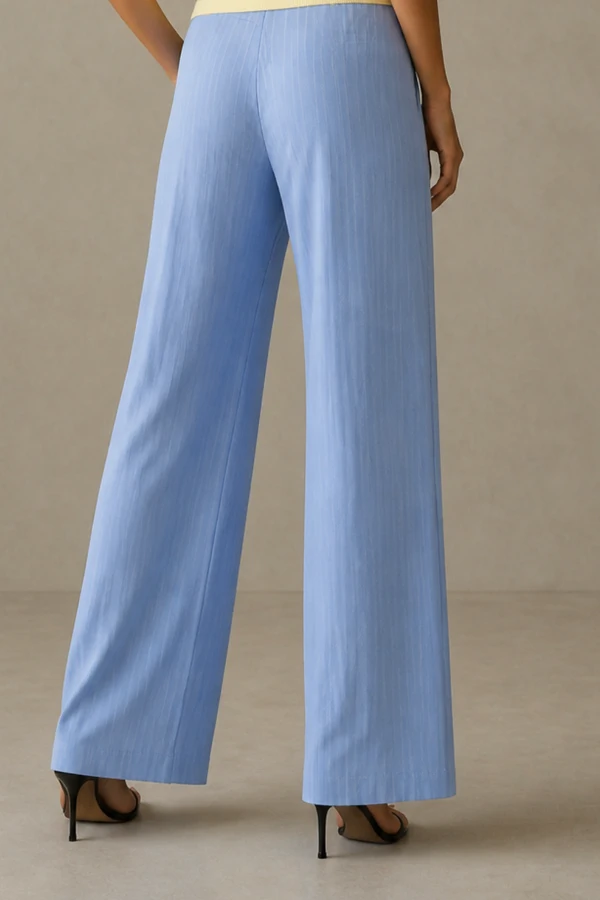 Calça com fenda frontal