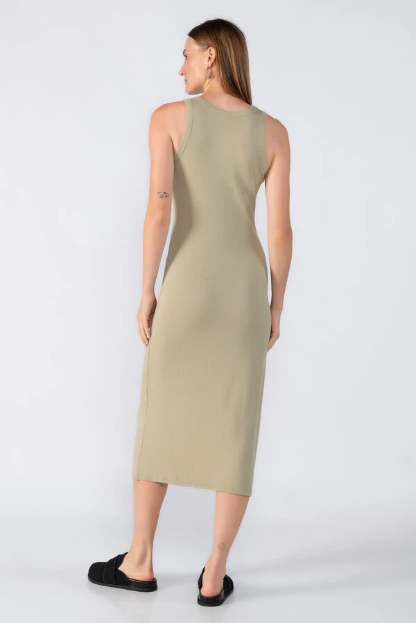 Vestido canelado regata