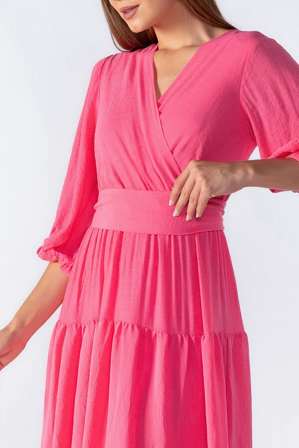 Vestido longo com babados com faixa