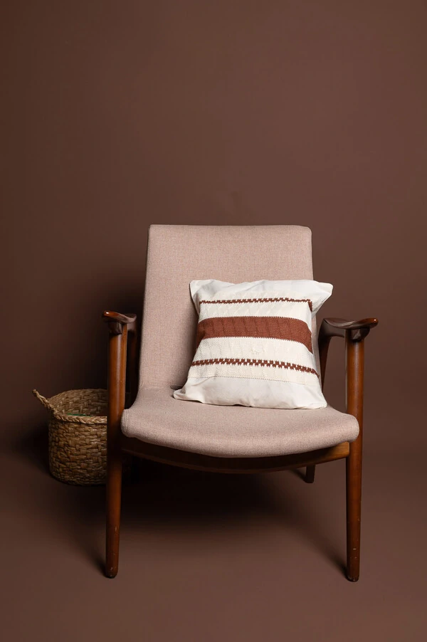 Capa de almofada detalhe em croche